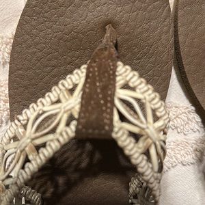 Cali Sketchers yoga foam brown flip flops